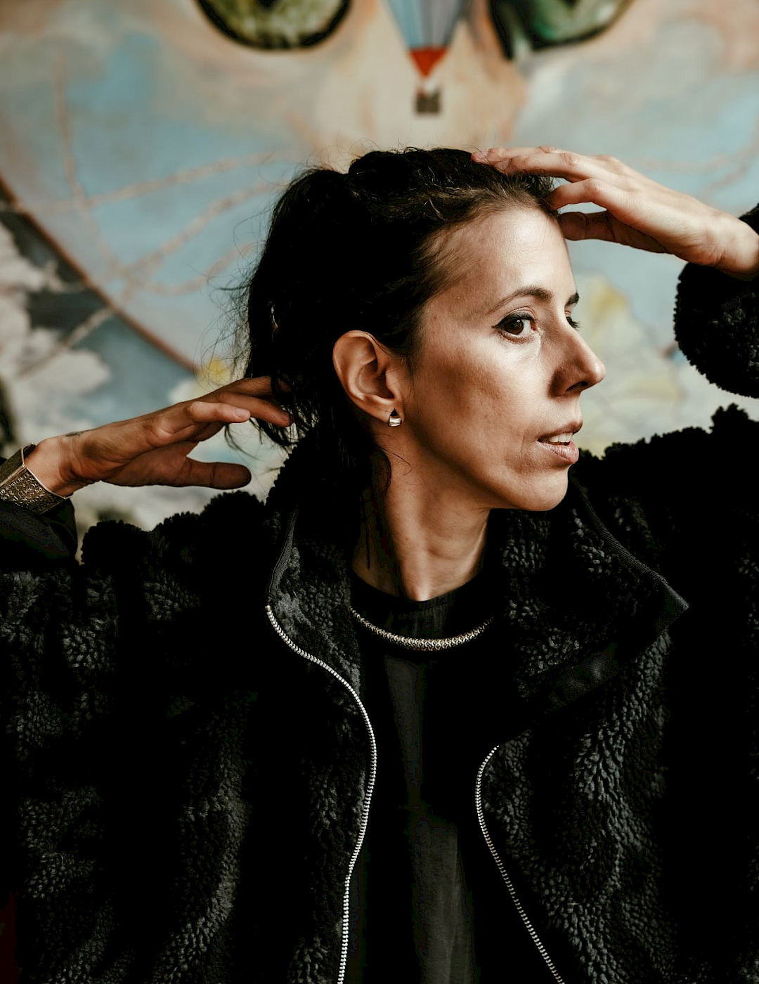 Alípio Padilha Portraitfoto von Diana Niepce mit seitlich gedrehtem Kopf.